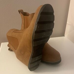 Universal Threads Booties